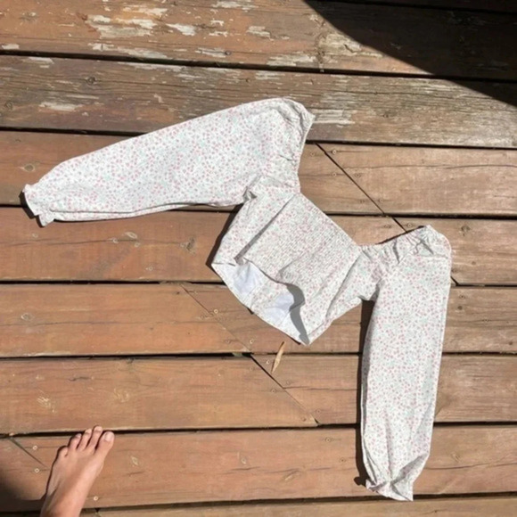 New Love Stuck Floral Hook & Eve Top - Picture 5 of 16